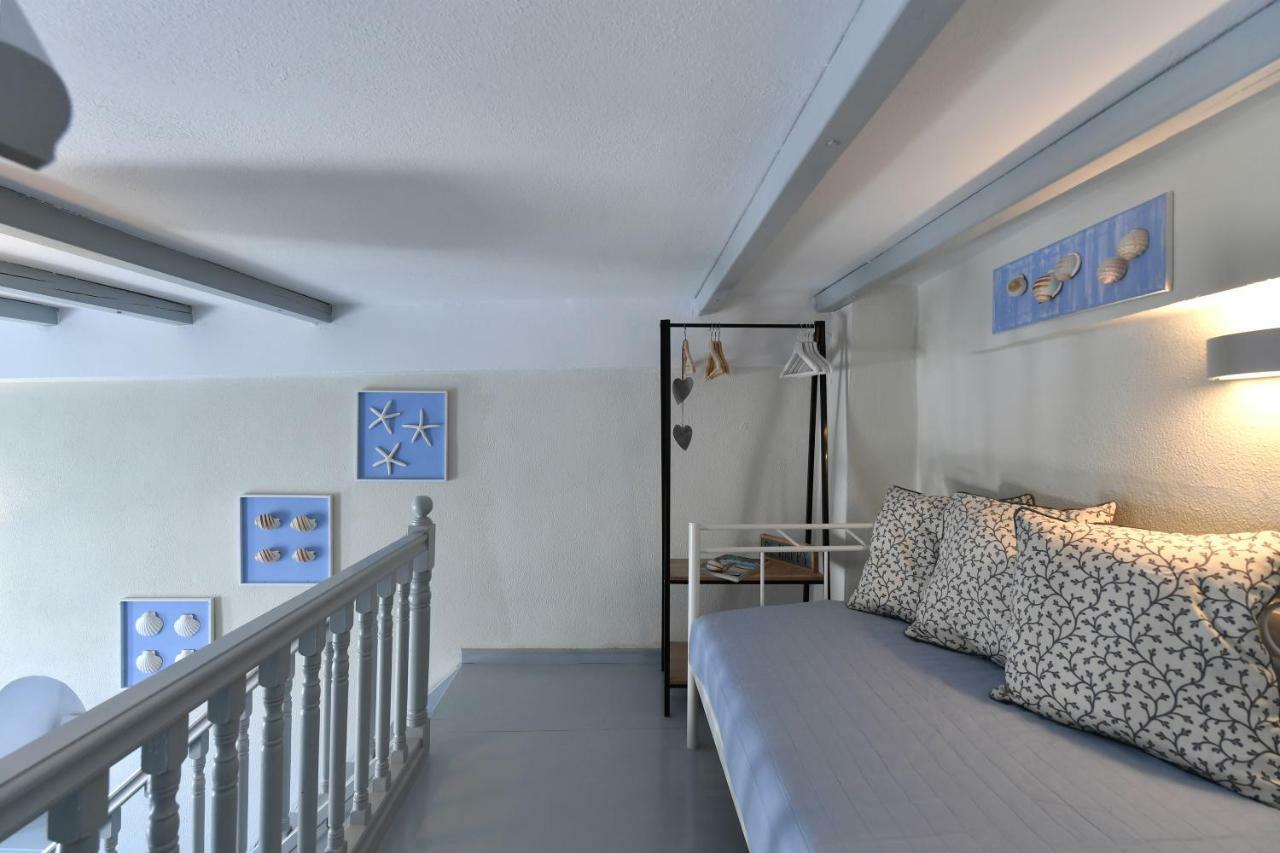 Almyra Seaview Maisonette In בית נופש