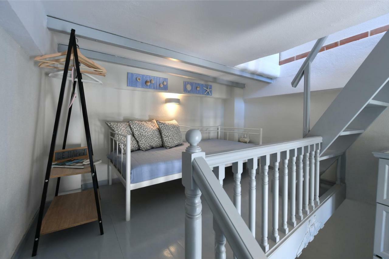 Almyra Seaview Maisonette In בית נופש